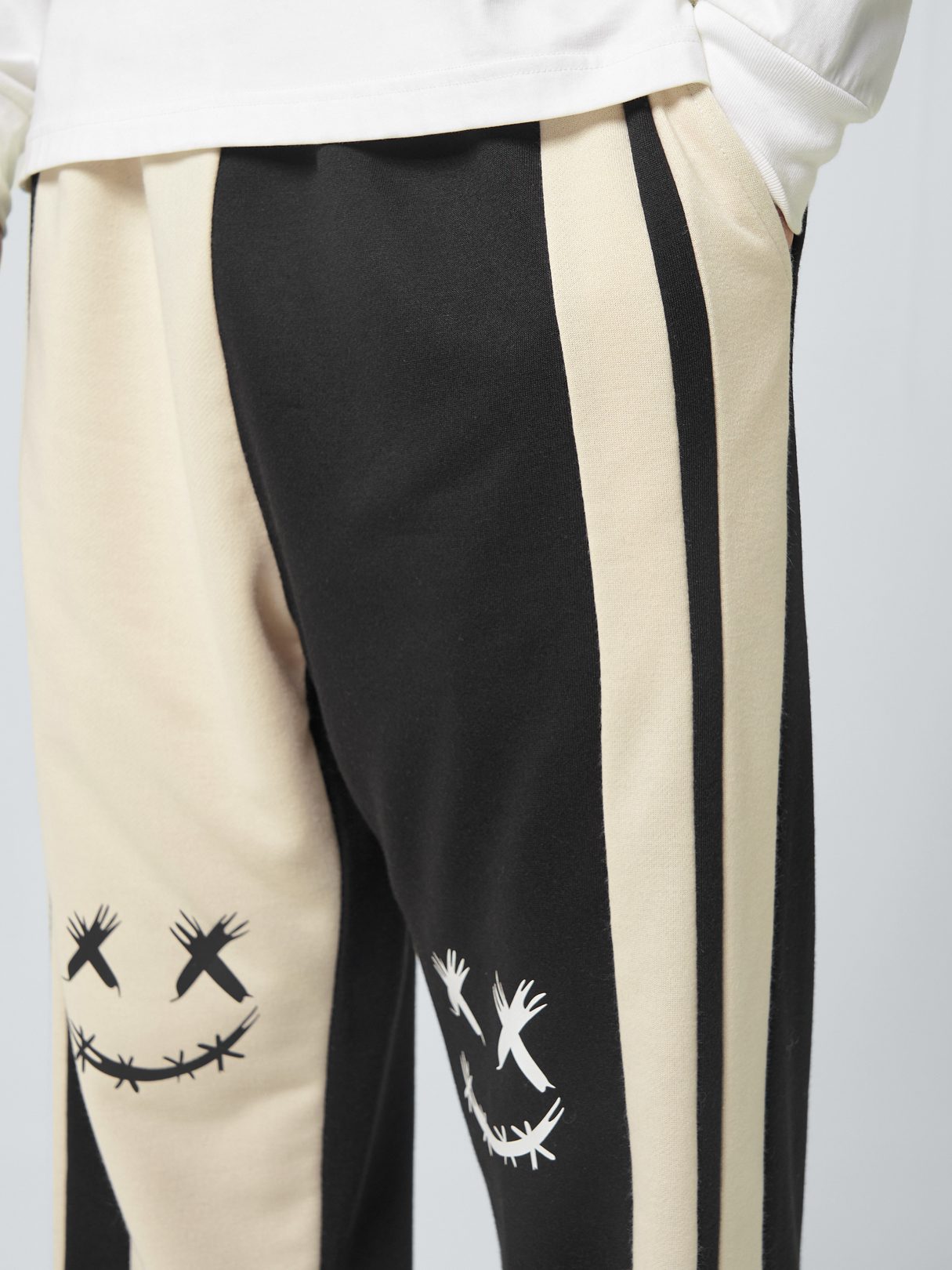 ChArmkpR Mens Smile Face Print Contrast Patchwork Loose Cuffed Sweatpants